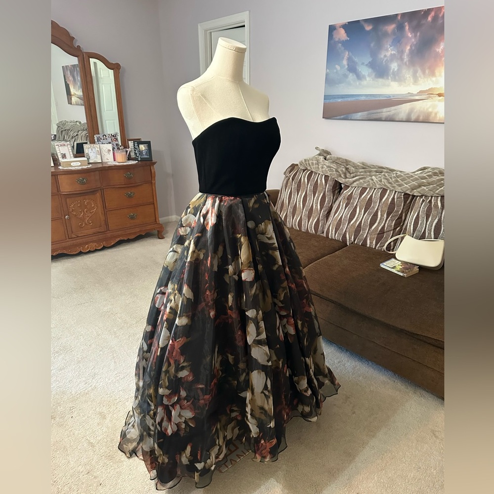 Betsy & Adam Black Velvet and Floral High-Low Gown, Size 4. - Picture 3 of 15